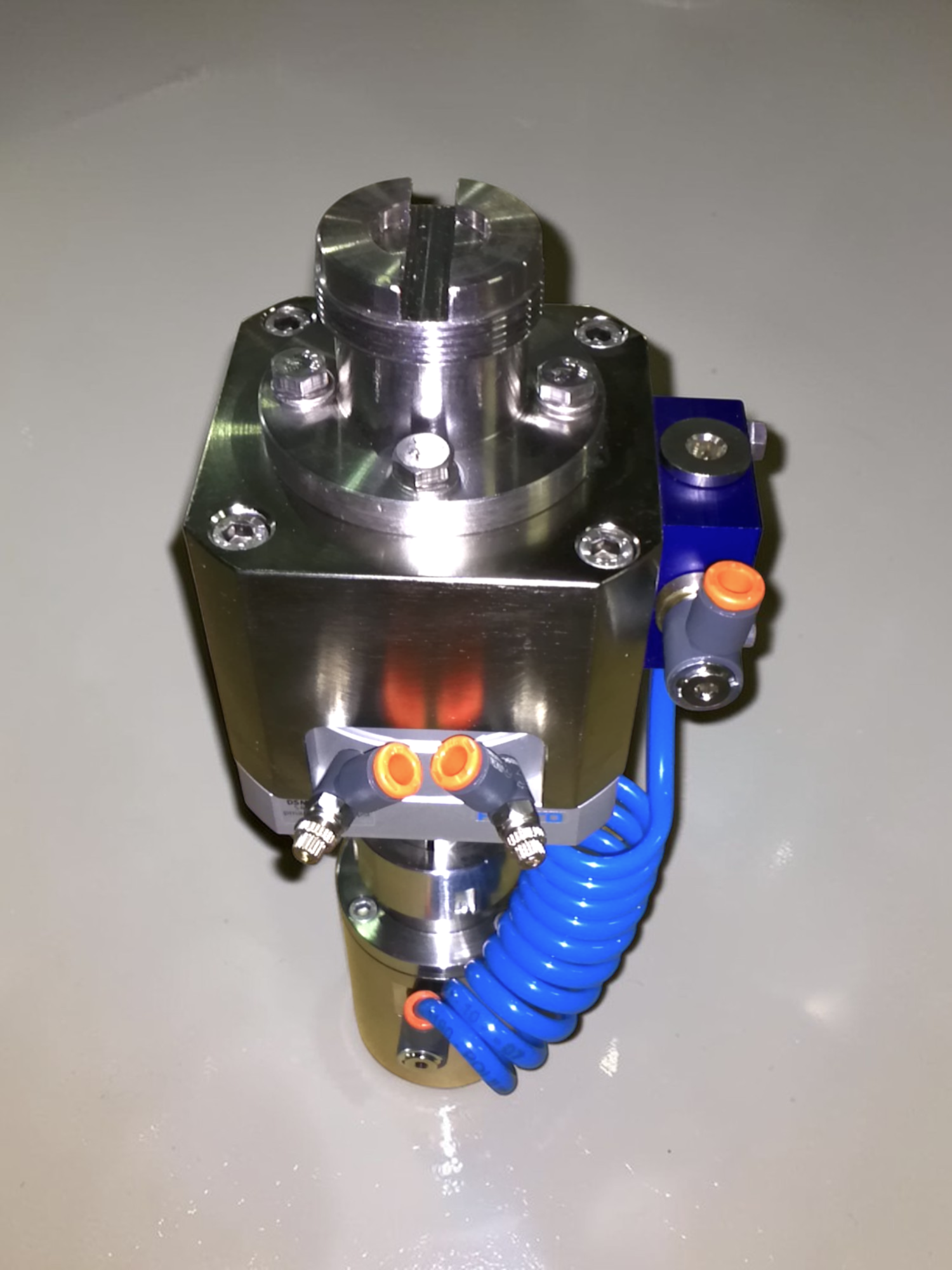 12 - Testa completa in acciaio inox per tappi a pressione.