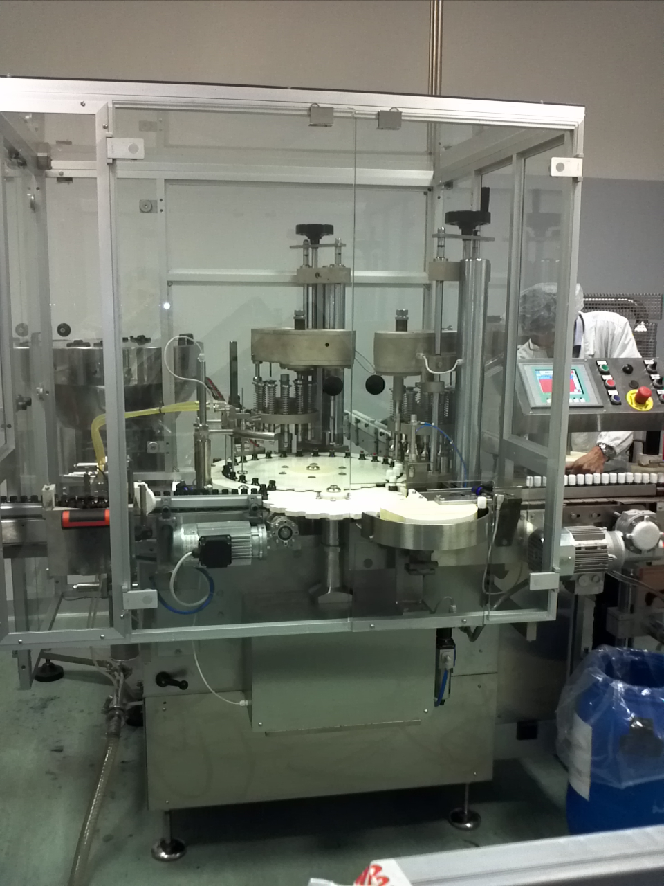 18.	Cambio formato su macchina alternata con sistema di riempimento e tappatura